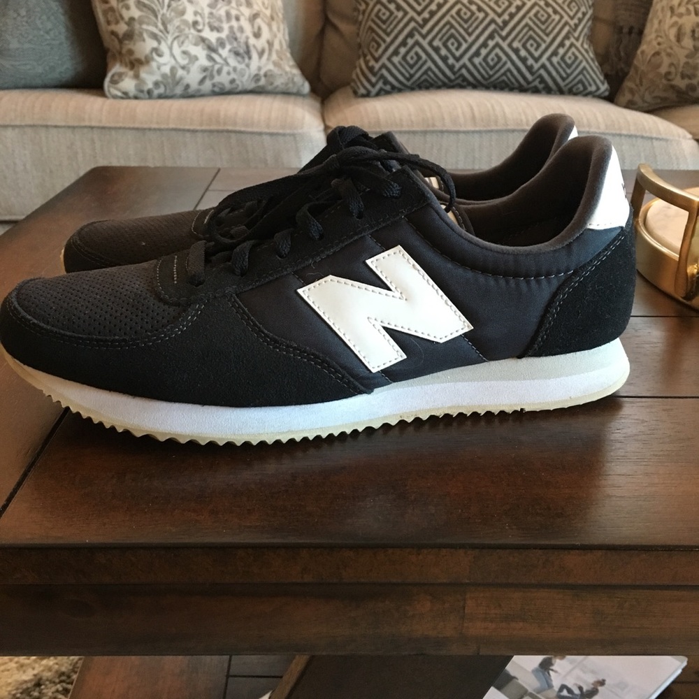 New Balance Shoes only worn twice! Size 9